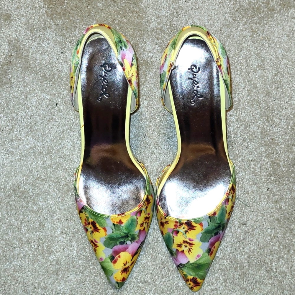Qupid Floral pattern heels